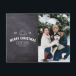 Chalkboard Couple Dog Noël Carte photo de vacances<br><div class="desc">Chalkboard Couple Chien Noël Carte photo de vacances peut être entièrement customisé pour répondre à vos besoins. © Gorjo Designs via Zazzle. // Vous cherchez des articles correspondants ? Autre papeterie de l'ensemble disponible dans la section "collections" de mon magasin. // Note : la photo utilisée est une image de...</div>
