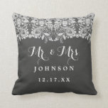 Chalkboard Lace M. et Mme la Mariage Coussin<br><div class="desc">Plus de jolis Coussins Mariages dans le Little Bayleigh Store!</div>