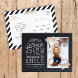 Chalkboard Letters Carte photo de vacances<br><div class="desc">Des cartes postales de vacances imprimées sur mesure et abordables avec des modèles simples pour la personnalisation. Ce design amusant présente une jolie typographie de style lettré à la main sur un faux arrière - plan de tableau noir avec ruban de lavage rayé or autour de votre photo. Le texte...</div>