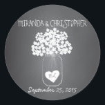 Chalkboard Mason Jar Stickers Favonalized<br><div class="desc">Style Chalkboard tendance avec typographie d'apparence manuscrite, personnalisée avec les noms de la mariée et du marié et la date du mariage. Joli pot de mason pleine fleurs d'hydrangée blanche est accentué d'un coeur qui tient les initiales des couples. Coordonner avec beauté tous nos produits et invitations de style tableau...</div>