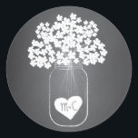 Chalkboard Mason Jar Stickers Favonalized<br><div class="desc">Le style chalkboard branché présente une jolie jarre de mason pleine fleurs d'hydrangée blanche et est accentué d'un coeur qui tient les initiales des couples. Coordonner avec beauté tous nos produits et invitations de style tableau noir.</div>