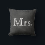 Chalkboard Mme Coussin<br><div class="desc">Coussin mignon pour les jeunes mariés,  sur un arrière - plan en damier illustré. M. Coussin est également disponible.</div>