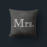 Chalkboard Mme Coussin<br><div class="desc">Coussin mignon pour les jeunes mariés,  sur un arrière - plan en damier illustré. M. Coussin est également disponible.</div>