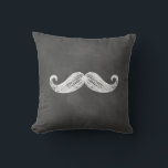 Chalkboard Mustache Coussin extérieur<br><div class="desc">Il s'agit d'un mignon coussin extérieur pour les jeunes mariés, sur un arrière - plan de tableau de bord illustré. Le dos de ce coussin de moustache en tableau est décoré d'un Mr, qui peut facilement être changé en un nom ou supprimé. La coordonnatrice Mme coussin avec des lèvres est...</div>