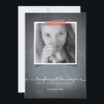 Chalkboard Red Washi Tape Carte photo de vacances<br><div class="desc">Cette invitation rustique de style tableau noir est faite exclusivement pour Zazzle et est parfaite pour un accueil de saison nostalgique mais moderne. Bande "washi" imprimée en rouge accent votre photo avec typographie en script blanc imprimée sur un arrière - plan de tableau noir. Ajoutez un Timbre de Fêtes Enveloppements...</div>