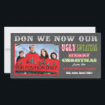 Chalkboard Vilain Carte photo de Noël<br><div class="desc">Super drôle Chalkboard Ugly Christmas Sweater Carte photo avec des polices amusantes sur un tableau ou un arrière - plan de tableau noir. Il suffit de remplacer la photo montrée par votre portrait de famille et de s'adapter. H</div>