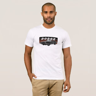 Challengeur classique de Dodge sur le T-shirt