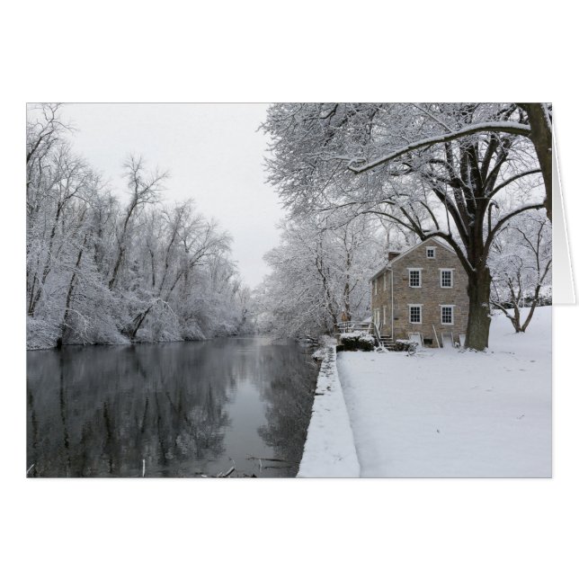 Chambre toujours le long de l'eau immobile dans la (Devant horizontal)