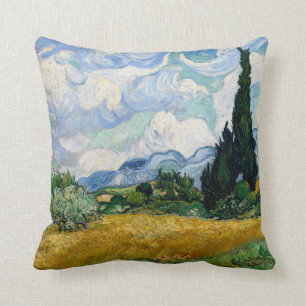 Champ de blé avec le coussin de cyprès