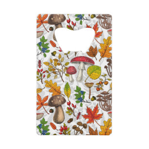 Champignons d'automne, feuilles, noix et baies sur