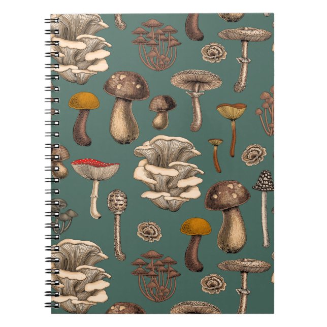 Champignons sauvages sur le Carnet vert de pin (Devant)