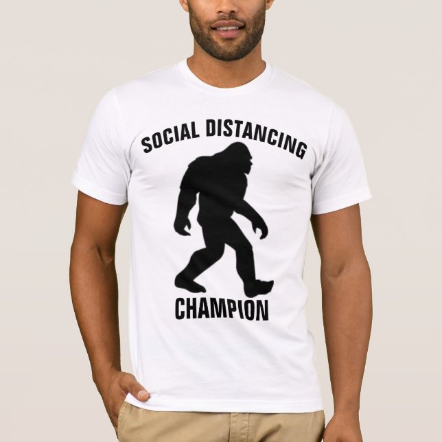 CHAMPION DE DISTANCE SOCIALE BIGFOOT T-shirts amus (Devant)
