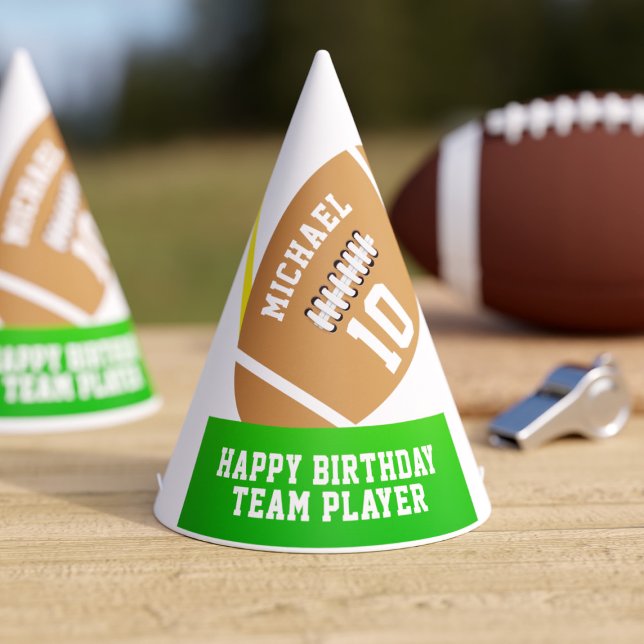 Chapeaux De Fètes Joyeux Anniversaire Joueur d'équipe de football en (Happy Birthday Team Player! Just add your name and age to this football themed party hat)