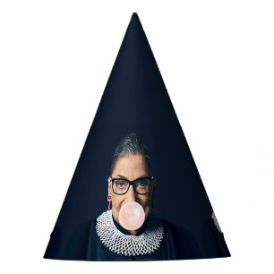 Chapeaux De Fètes Ruth Bader Ginsburg soufflant du chewing-gum rose 