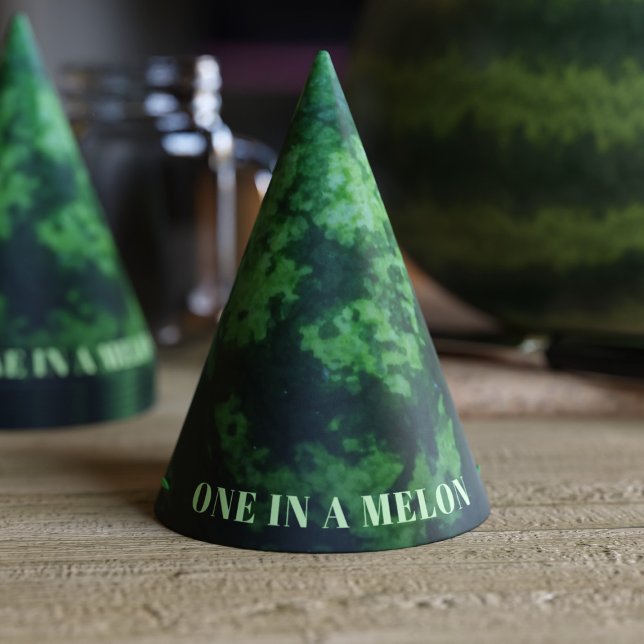 Chapeaux De Fètes Un dans un Melon Green Watermelon Fruit Anniversai (Be one in a melon in this green watermelon rind party hat!)