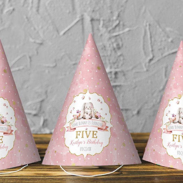 Chapeaux De Fètes Un lapin atteint le cinquième anniversaire (Créateur téléchargé)