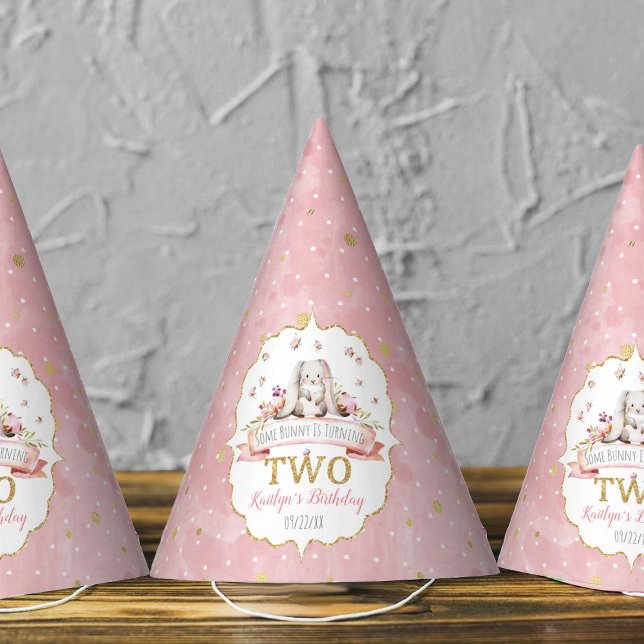 Chapeaux De Fètes Un lapin est en train d'atteindre deux 2e annivers (Créateur téléchargé)