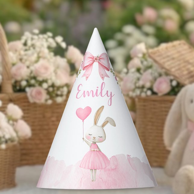 Chapeaux De Fètes Un Lapin Fait 1 An 1er Anniversaire, Nœud Rose (Some Bunny is Turning One Party Hats. Cute floral bunny 1st birthday hats for kids and guests.)