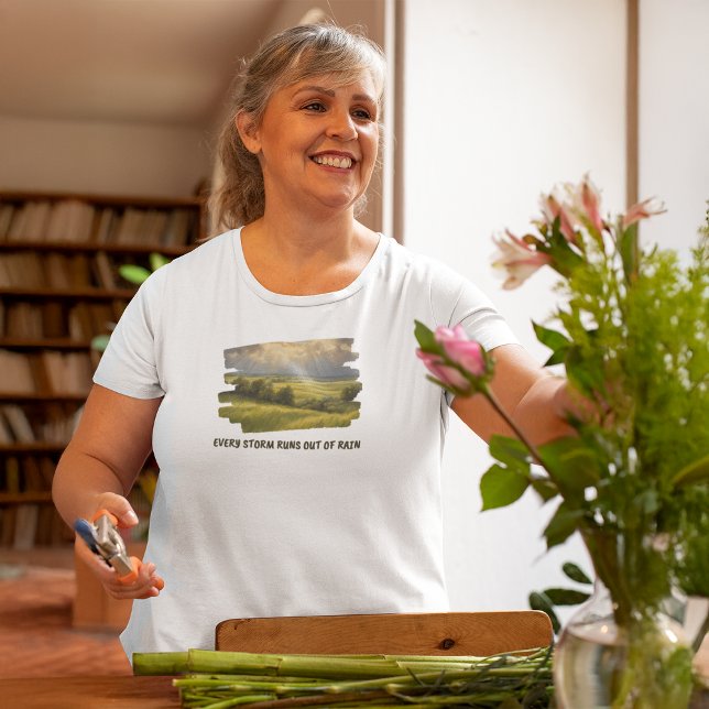 Chaque tempête tombe à bout de pluie T-shirt (Créateur téléchargé)