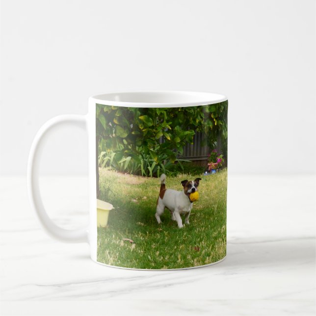 Charlie The Fox Terrier Ball Play, Café Mug (Gauche)