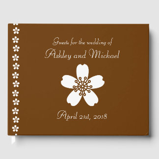 Charming Sakura dans le livre d'or au chocolat