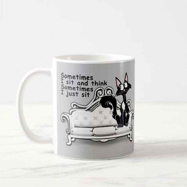 Chat assis et peut-être penser Mug (Gauche)