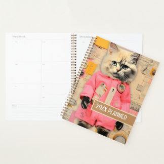 Chat avec pattes noires et collage de tenue rose