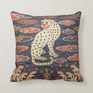Chat de léopard chinois dans le coussin de nuages