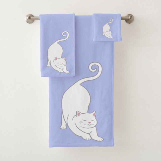 Chat en position descendante sur fond bleu clair (En situation)