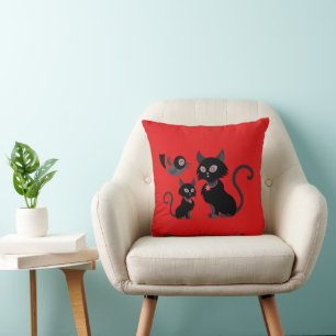 CHAT ENFANT ET MAMAN LANCENT UN COUSSIN COMME CADE