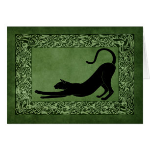 Chat étirant le vert celtique