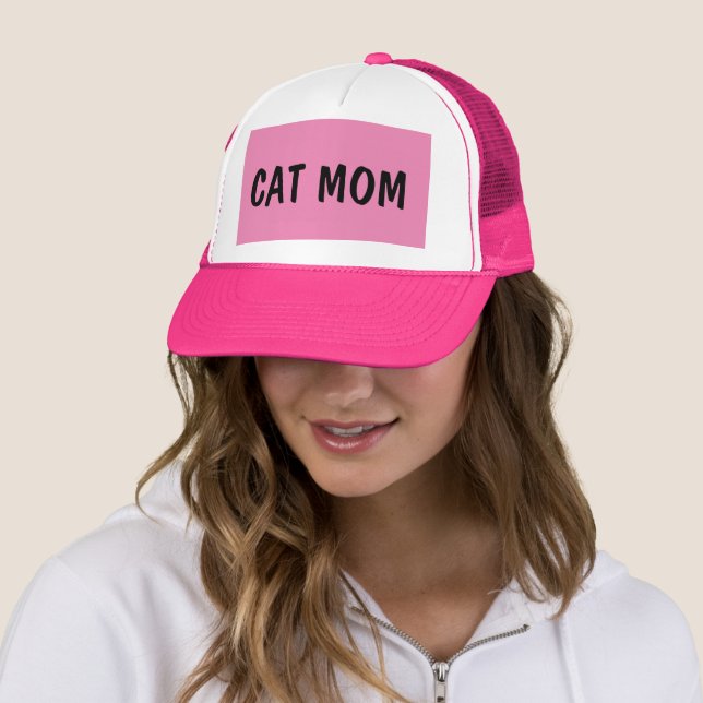 CHAT MOM CASQUETTES ROSE (En situation)