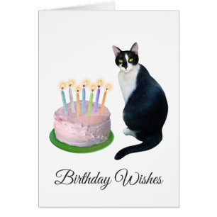 Chat noir et blanc avec la carte d'anniversaire de