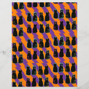 Chat noir sur des pages à rayures orange et violet