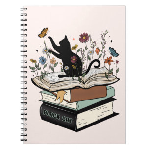 Chat noir sur le livre Funny Chat Carnet
