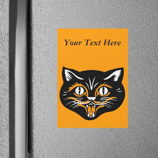 Chat noir visage aux crocs Halloween Classique Vin (Smiling Halloween vintage black cat face with orange white accents on bright orange magnetic card.)
