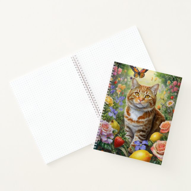 Chat tigré avec cahier de fleurs (Intérieur)