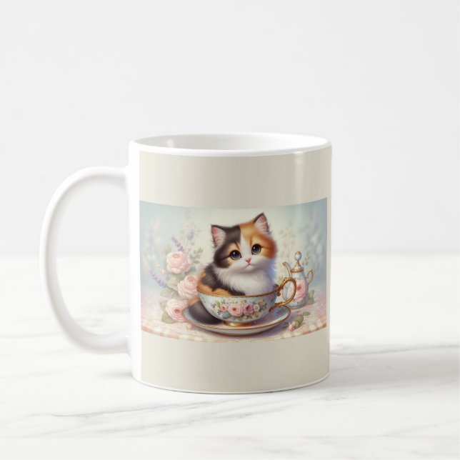 Chaton adorable dans une tasse de thé florale vint (Gauche)