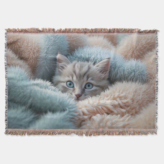 Chaton duveteux dans une couverture douce (Devant)
