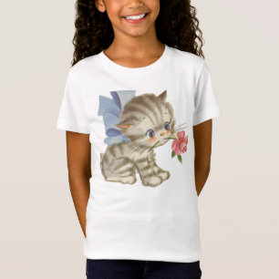 Chaton tenant un T-shirt de filles de rose