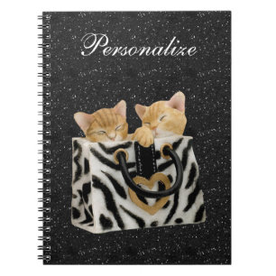 Chatons dans le carnet de parties scintillantes de