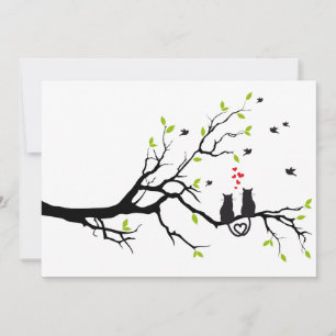 Chats amoureux sur un arbre avec des cœurs rouges
