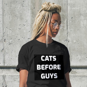 CHATS DEVANT LES HOMMES CHAT T-SHIRTS POUR FEMMES