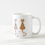 Chats Love Tails Mug<br><div class="desc">3 tabbies dans les tons gris et ocher et 2 calicos dans les tons beiges avec des motifs dans les tons gris et ocher. Leurs queues forment un mot Amour et une forme de coeur. Des pattes roses dans l'arrière - plan. C'est une illustration numérique.</div>