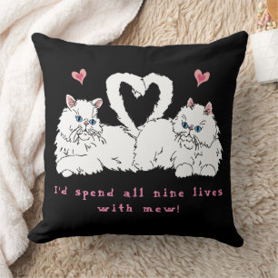 Chats perses blancs avec Coeurs Jeter Oreiller