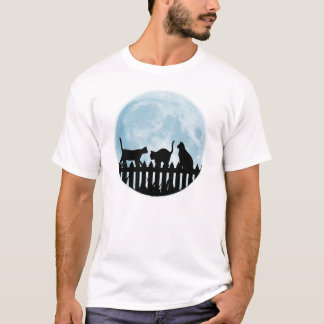 Chats sur une clôture et T-shirt lune bleue