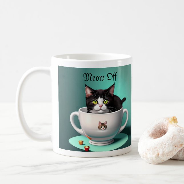 chatte mignonne dans une mignonne tasse pas mignon (Avec donut)