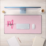 Chaud rose moderne Script Girl Monogramme Nom<br><div class="desc">Améliorez votre espace de travail grâce à notre Chaud rose moderne Script Girly Monogram Nom de bureau Mat! Doté d'un design rose chaud et audacieux, ce tapis de bureau est personnalisé avec votre nom dans un script moderne chic pour une touche personnalisée. Fabriqué à partir de matériaux de haute qualité...</div>