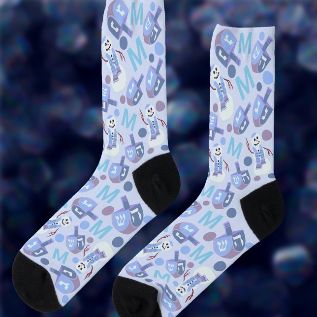 Chaussette Bonhomme de neige Dreidels Ajoutez votre monogramm (Add your monogram initial to these cute Hanukkah socks with snowmen and dreidels)