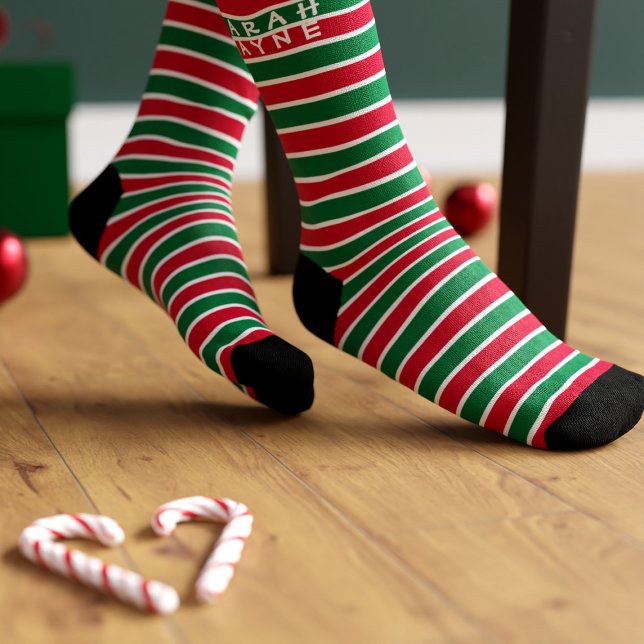 Chaussette Chaussettes de fêtes à rayures rouges et vertes de (Can't let the holiday see pass by without a pair of festive striped socks. Just add your name)